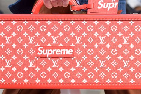 louis vuitton supreme collab belt|Louis Vuitton supreme raincoat.